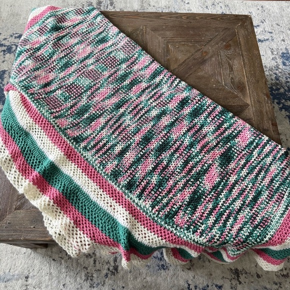 Vintage Handmade Crochet Blanket Throw Square Ruffle Flounce Edge - Picture 2 of 6